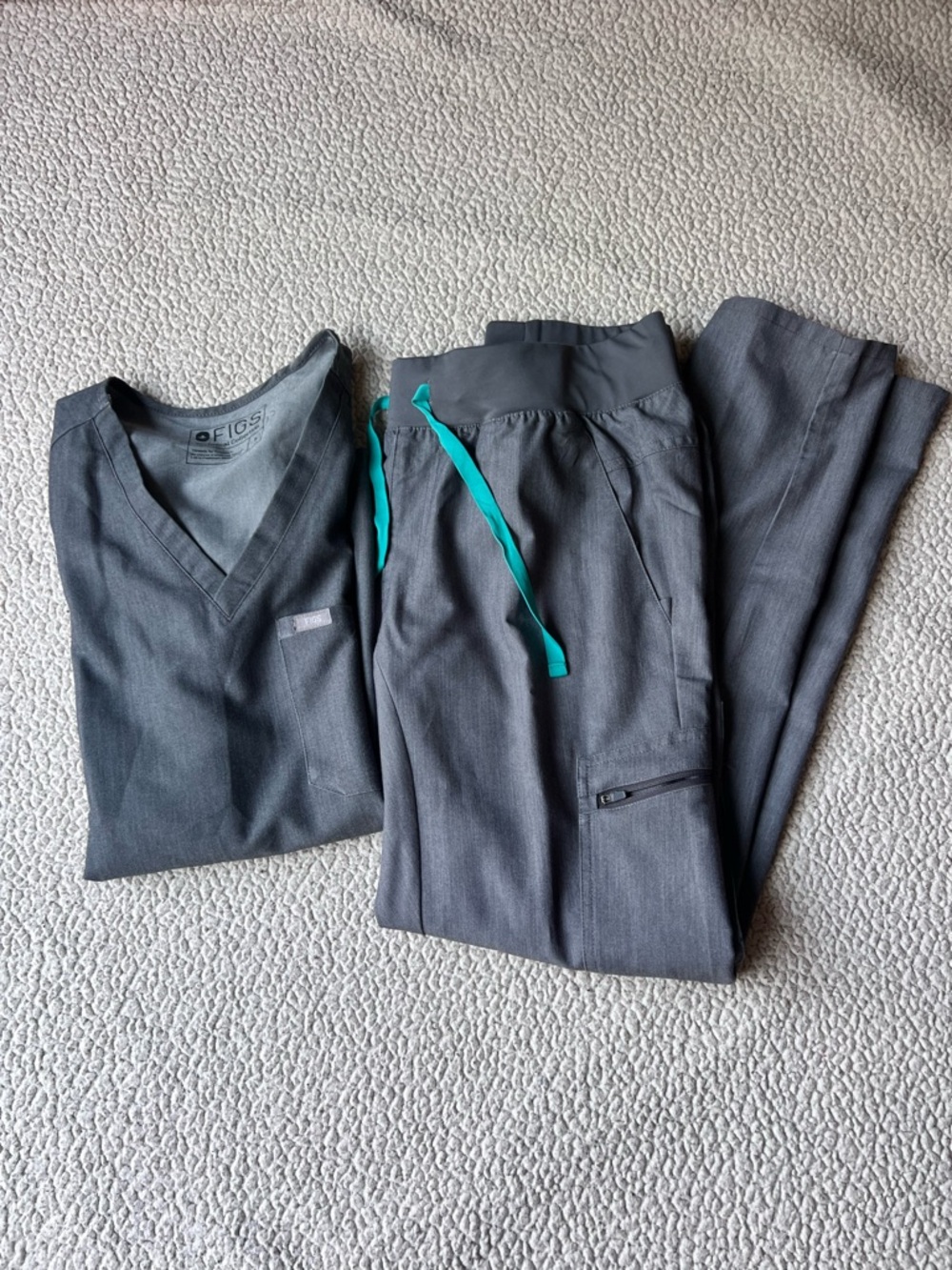 FIGS Scrub Set Graphite Gray Top Shirt Bottom Pants Size Small